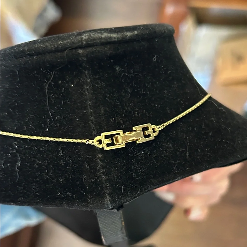 Givenchy Gold Intertwined Heart Necklace - Picture 4 of 9
